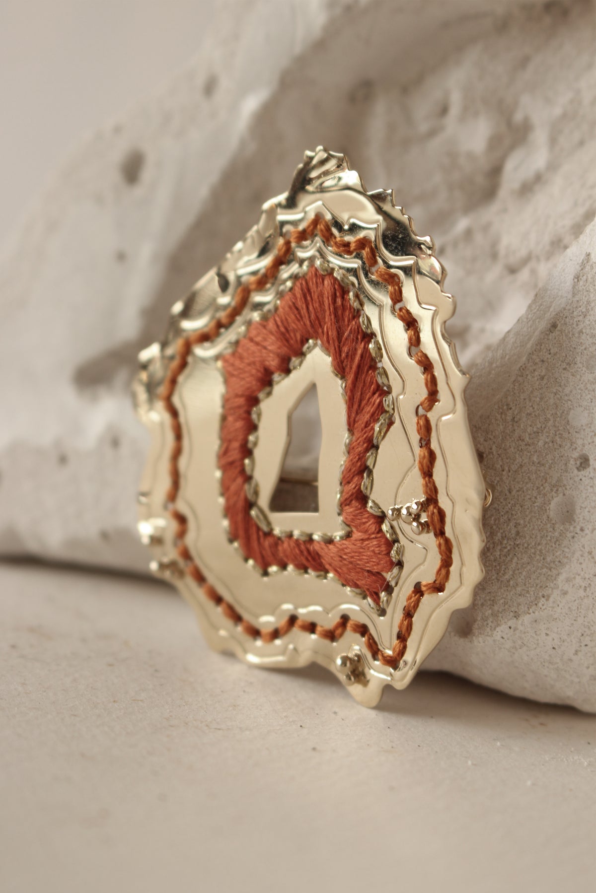 GEODES BRODEES BRIQUE - BROCHE XL - BROOCH XL